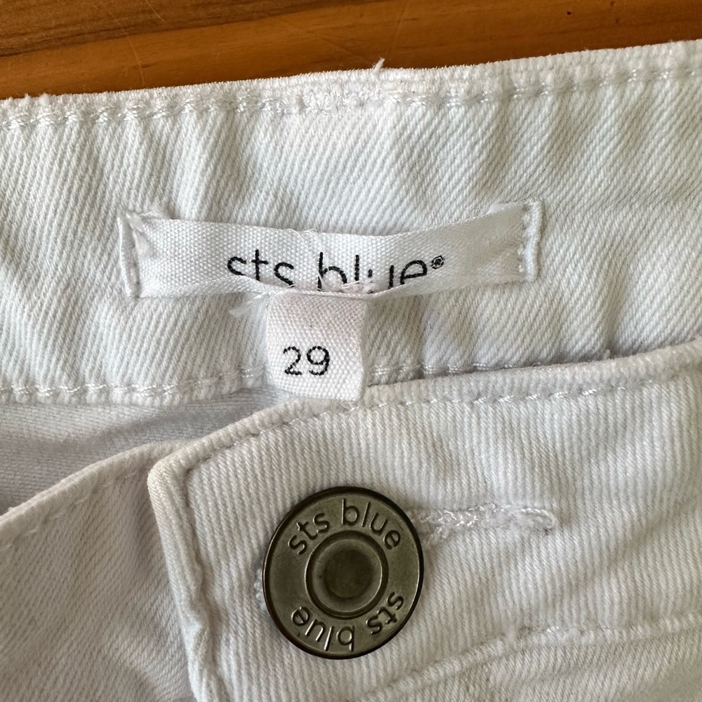 STS Blue Eleonora Fray Hem Women's White Jean Shorts    (Size 8) (29) - Picture 2 of 5